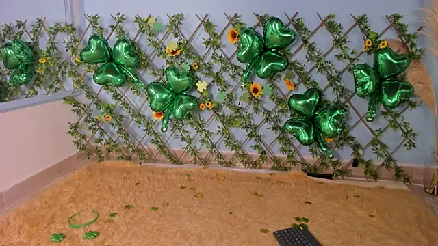 isa kiss online show from 03/17/25, 12:14