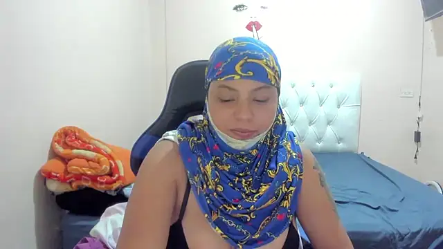 Snapshot of Leylafourniert chatting on 02/12/25, 11:30 Leylafourniert online show from 02/12/25, 11:30