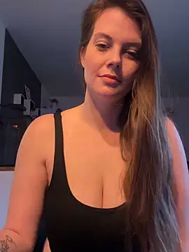 Snapshot of newMichelle chatting on 12/04/24, 07:28 newMichelle online show from 12/04/24, 07:28