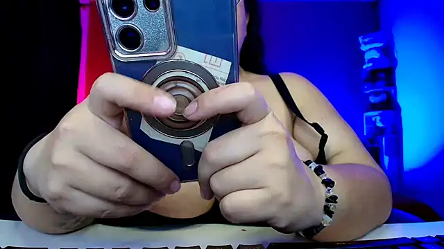 lulubigtitts1 online show from 09/13/25, 12:32