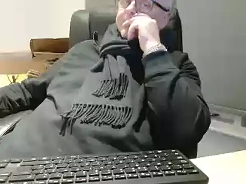 bigbadjon69 online show from 12/30/24, 01:48