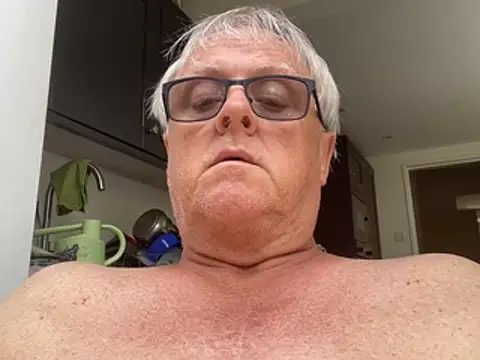 Snapshot of bigbadjon69 chatting on 06/29/26, 11:43 bigbadjon69 online show from 06/29/26, 11:43