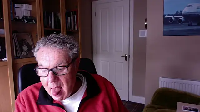 Snapshot of Oldpistolpete chatting on 02/20/25, 10:16 Oldpistolpete online show from 02/20/25, 10:16