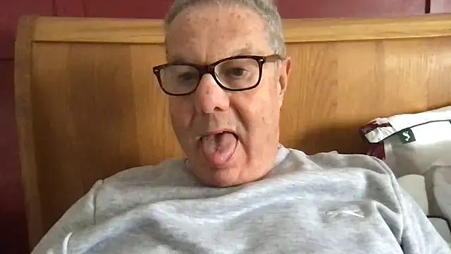 Snapshot of Oldpistolpete chatting on 03/13/25, 02:33 Oldpistolpete online show from 03/13/25, 02:33