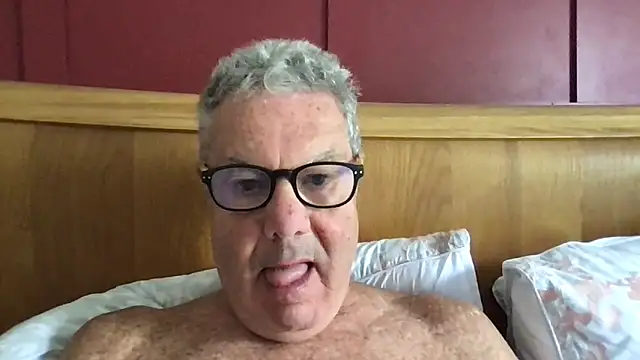 Snapshot of Oldpistolpete chatting on 06/17/26, 09:01 Oldpistolpete online show from 06/17/26, 09:01