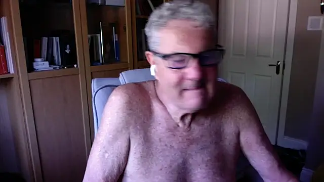Snapshot of Oldpistolpete chatting on 06/23/26, 10:02 Oldpistolpete online show from 06/23/26, 10:02