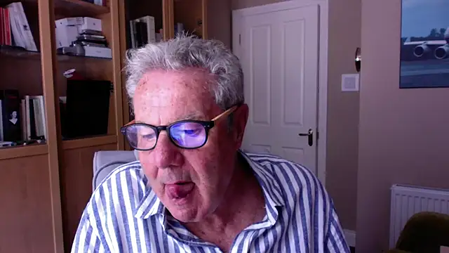 Snapshot of Oldpistolpete chatting on 07/26/26, 12:23 Oldpistolpete online show from 07/26/26, 12:23