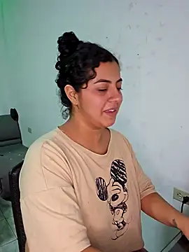 Snapshot of Mary_pinkish chatting on 12/31/24, 03:01 Mary pinkish online show from 12/31/24, 03:01