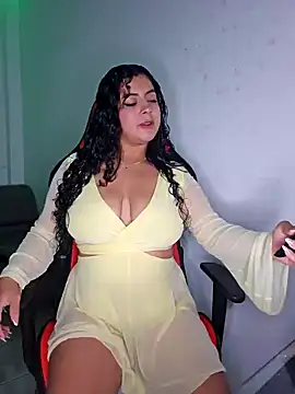 Snapshot of Mary_pinkish chatting on 01/18/25, 11:11 Mary pinkish online show from 01/18/25, 11:11