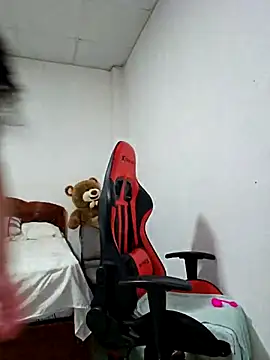 Snapshot of Mary_pinkish chatting on 10/02/25, 10:06 Mary pinkish online show from 10/02/25, 10:06