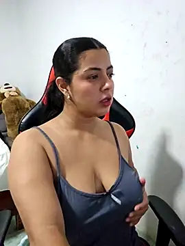 Snapshot of Mary_pinkish chatting on 10/05/25, 12:53 Mary pinkish online show from 10/05/25, 12:53