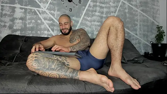 leonidas 18k online show from 02/10/26, 03:05