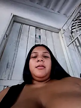 Snapshot of Edithxxx1 chatting on 11/19/25, 10:32 Edithxxx1 online show from 11/19/25, 10:32