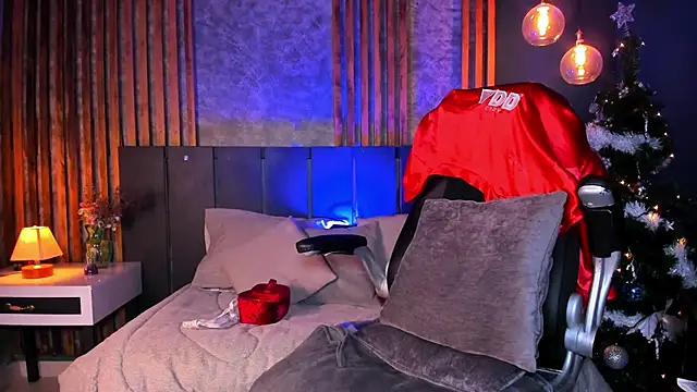 Snapshot of shanelhot chatting on 12/14/24, 12:11 shanelhot online show from 12/14/24, 12:11