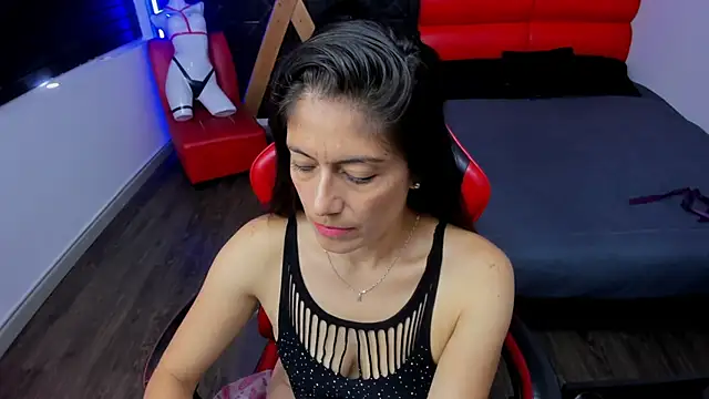 Snapshot of AnnyMilet_ chatting on 07/06/26, 03:03 AnnyMilet online show from 07/06/26, 03:03