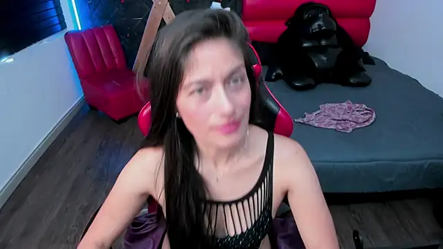 Snapshot of AnnyMilet_ chatting on 07/28/26, 04:39 AnnyMilet online show from 07/28/26, 04:39