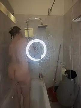 Snapshot of callmelouve chatting on 01/30/25, 10:40 callmelouve online show from 01/30/25, 10:40