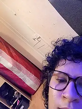 Snapshot of callmelouve chatting on 09/20/25, 08:21 callmelouve online show from 09/20/25, 08:21