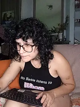 Snapshot of callmelouve chatting on 10/01/25, 11:11 callmelouve online show from 10/01/25, 11:11