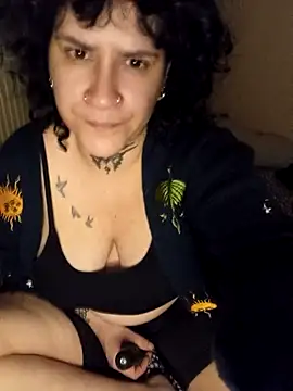 Snapshot of callmelouve chatting on 10/23/25, 01:49 callmelouve online show from 10/23/25, 01:49