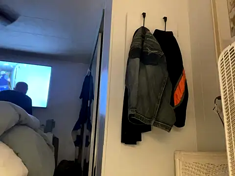 Dval1993 online show from 10/23/25, 05:40