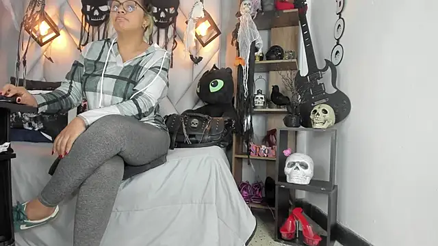 MirandaHaguen online show from 10/15/25, 09:48