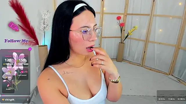 Silvanna-Moree online show from 09/29/25, 05:18