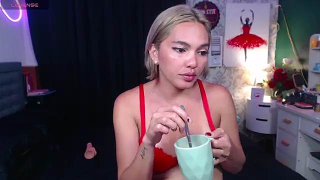 Snapshot of Pretty_Cassie69 chatting on 12/02/24, 12:18 Pretty Cassie69 online show from 12/02/24, 12:18