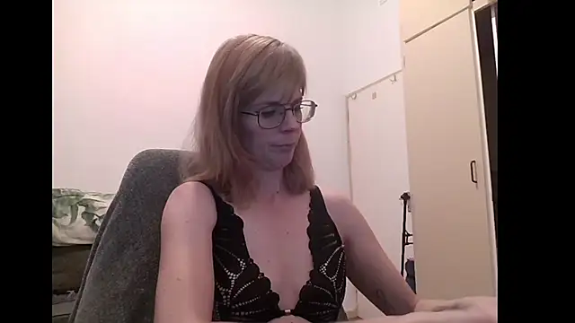 SavannaGirly online show from 10/10/25, 08:46