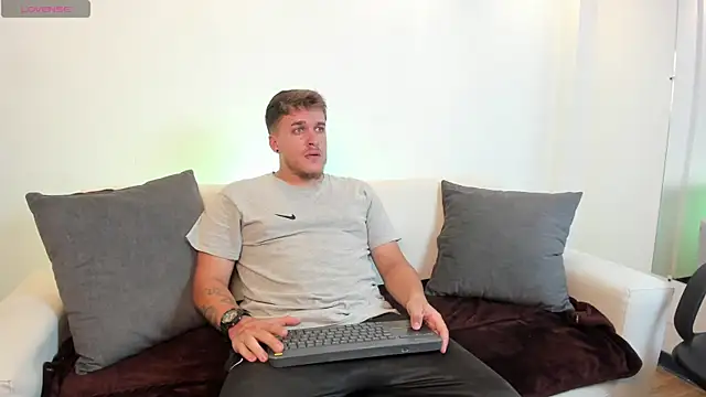 keane lee online show from 12/06/24, 07:34