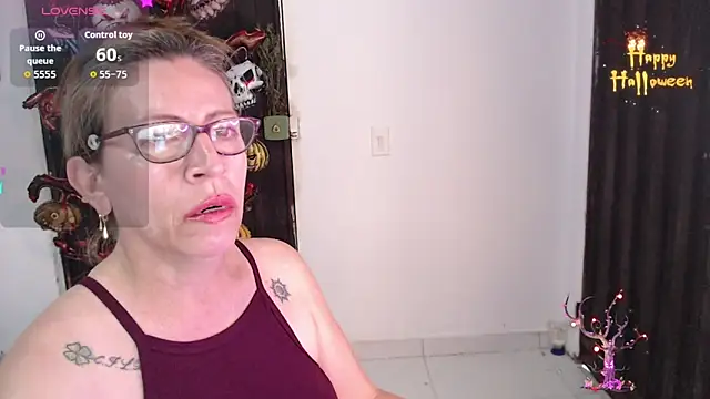 Chayla Ruiz online show from 10/28/25, 08:44