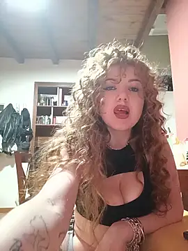 Snapshot of CurlyElisa chatting on 06/08/26, 01:28 CurlyElisa online show from 06/08/26, 01:28