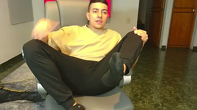 Jhoan saenz online show from 10/24/25, 05:04