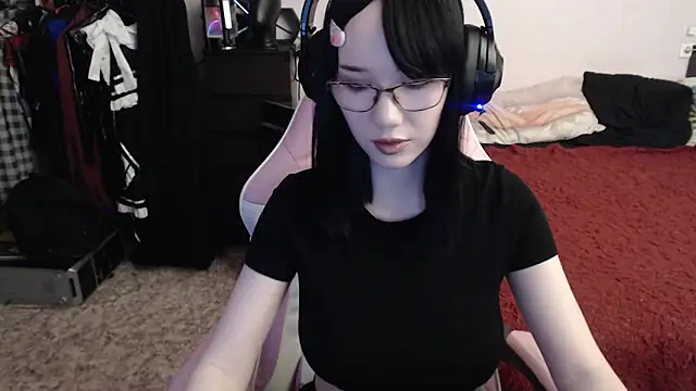 Snapshot of Maya_Viola chatting on 03/03/25, 08:38 Maya Viola online show from 03/03/25, 08:38