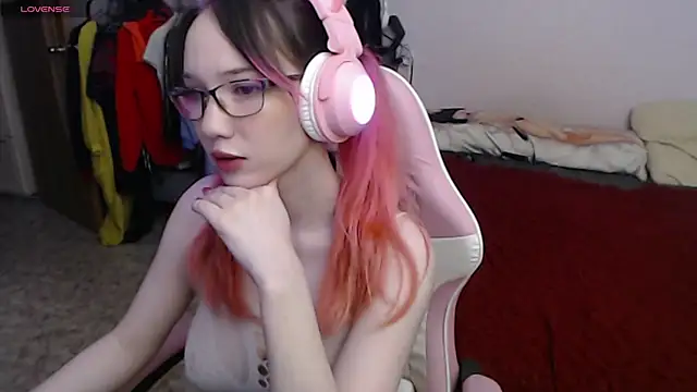 Snapshot of Maya_Viola chatting on 03/18/25, 08:47 Maya Viola online show from 03/18/25, 08:47