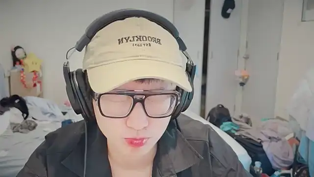 romeoisme   online show from 03/19/25, 02:48