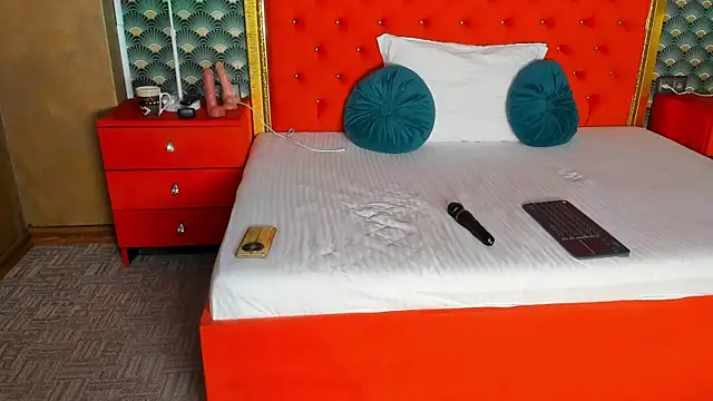 VallerieJones online show from 10/24/25, 07:43