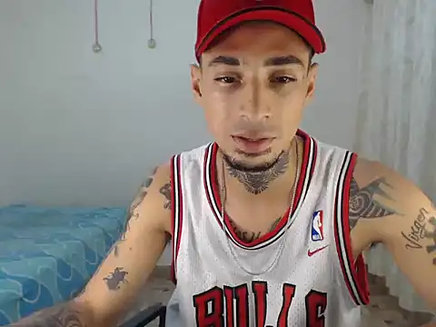 emiliano hottt online show from 12/05/25, 05:05