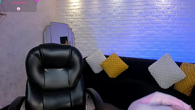 MaryLewis  online show from 02/03/25, 06:07