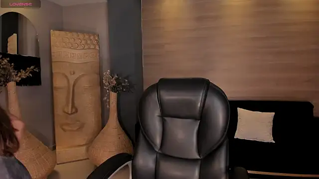 Snapshot of MaryLewis_ chatting on 06/22/26, 12:24 MaryLewis online show from 06/22/26, 12:24