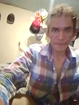 Snapshot of MarsWood chatting on 11/15/25, 08:33 MarsWood online show from 11/15/25, 08:33