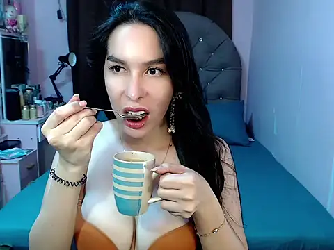 TSDESIREcindy29 online show from 10/02/25, 11:06