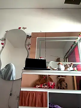 Snapshot of jailyncam_ chatting on 12/04/25, 01:42 jailyncam online show from 12/04/25, 01:42