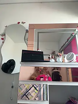 Snapshot of jailyncam_ chatting on 12/15/25, 02:43 jailyncam online show from 12/15/25, 02:43