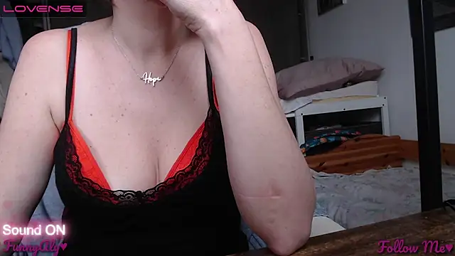 Snapshot of FunnyAly chatting on 01/16/26, 11:58 FunnyAly online show from 01/16/26, 11:58