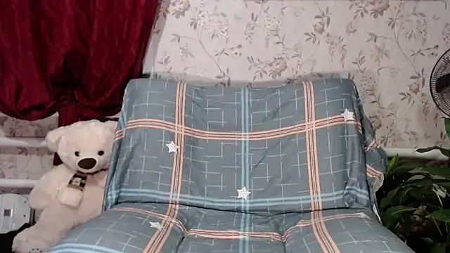 Snapshot of EmilyDoth chatting on 12/01/24, 06:19 EmilyDoth online show from 12/01/24, 06:19