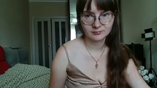 Snapshot of KiraGoldens chatting on 06/17/26, 06:27 KiraGoldens online show from 06/17/26, 06:27