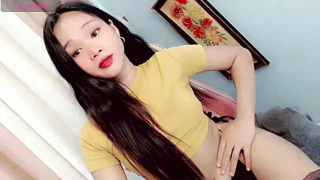 Snapshot of amomentoflust69 chatting on 05/28/26, 10:45 amomentoflust69 online show from 05/28/26, 10:45