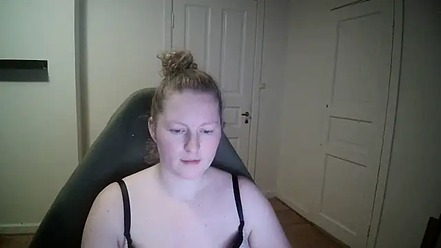 Girlnina-1995 online show from 01/23/25, 08:24