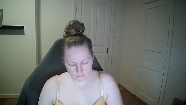 Girlnina-1995 online show from 01/31/25, 12:18